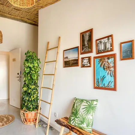 بيت شباب Selina *