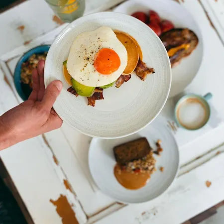 بيت شباب Selina *