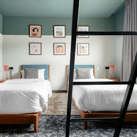 Selina Hostel *